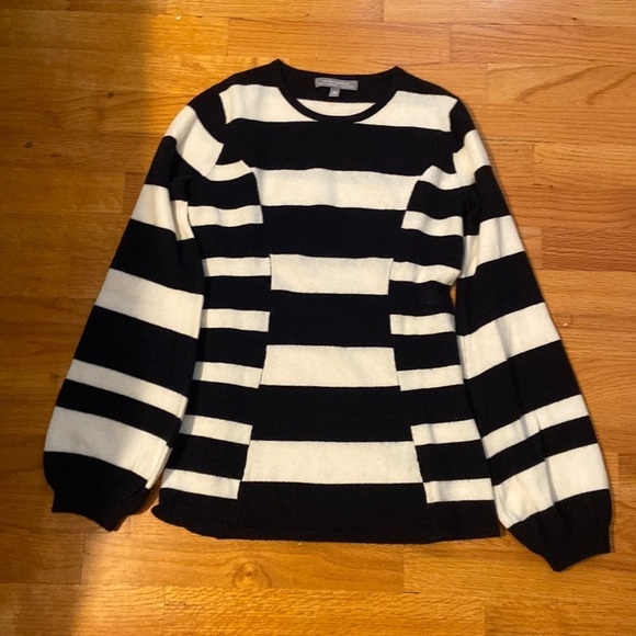 Women’s Neiman Marcus Cashmere Collection sweater. Black and white. Size XS - Picture 1 of 6